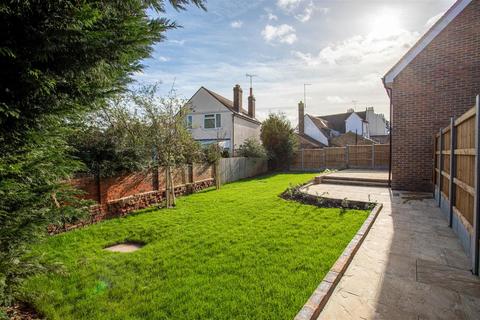 29 Willow Tree Close, Abridge, Romford, RM4 1BL