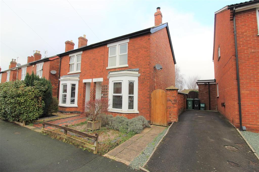 Sisson Road, Elmbridge, Gloucester 3 bed semidetached house £300,000