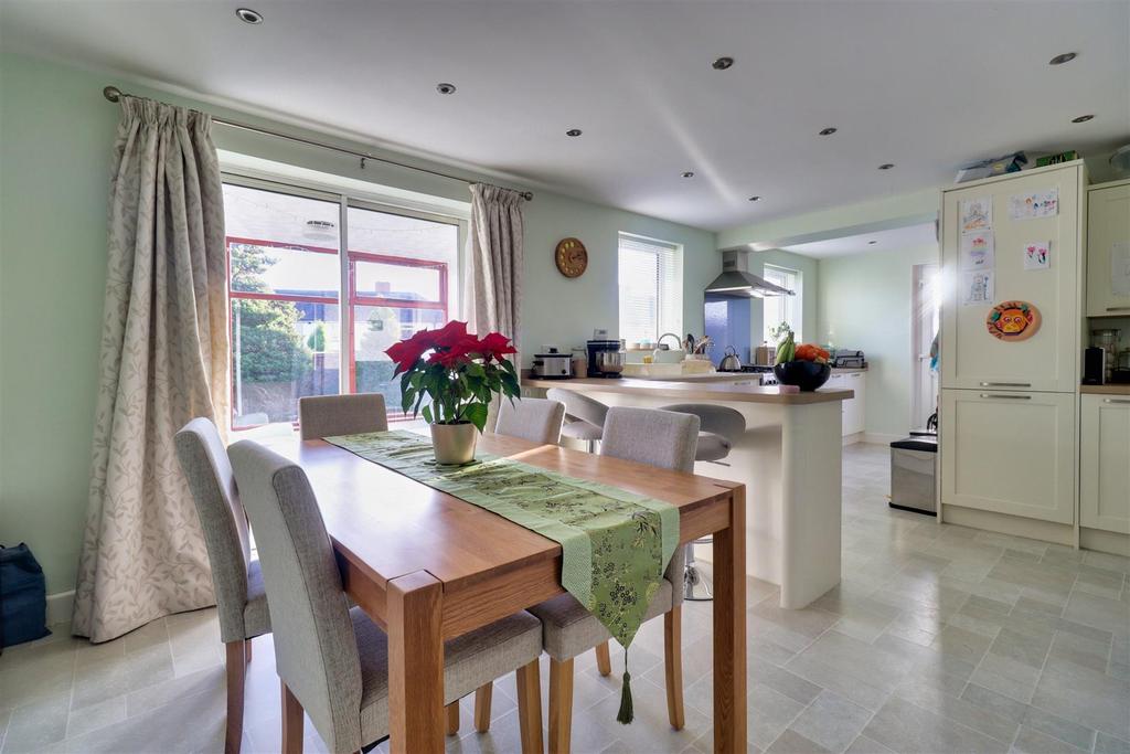 Dining kitchen