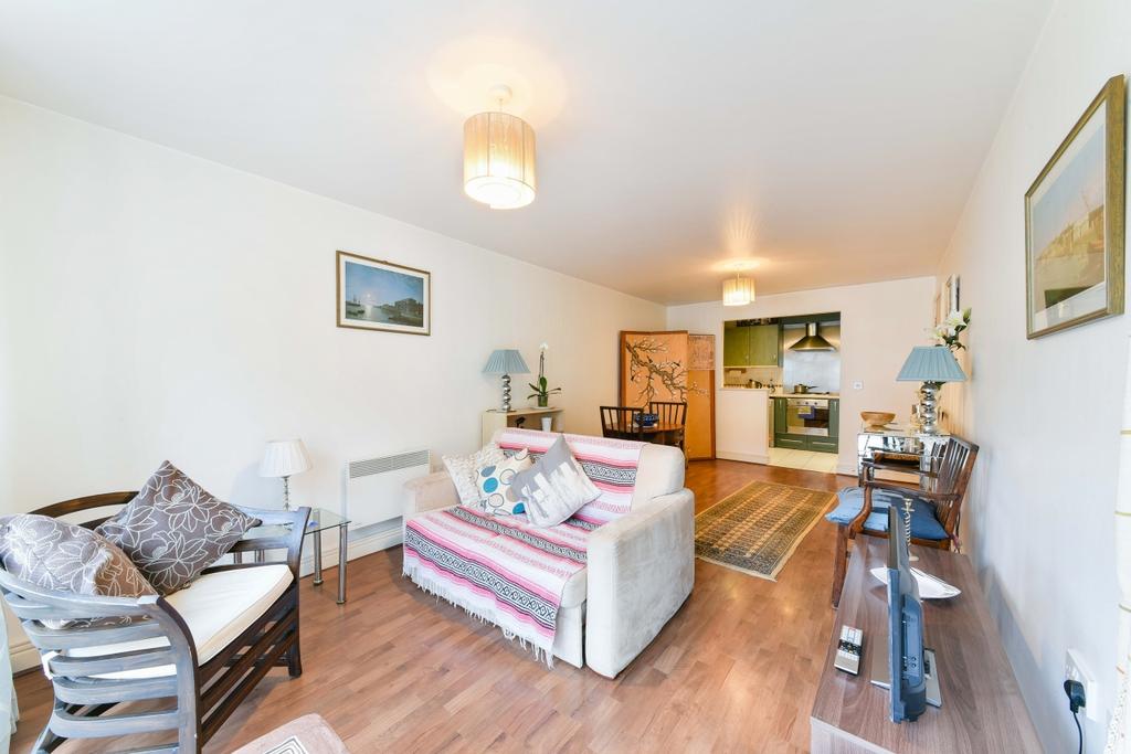 St Davids Square, Docklands, London E14 1 bed apartment £1,300 pcm (£300 pw)