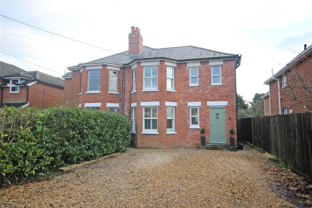 Manor Road, New Milton, Hampshire, BH25 3 bed semidetached house £