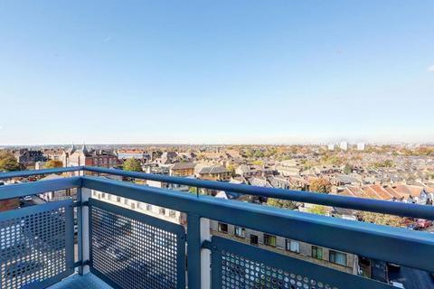 2 bedroom flat to rent, Courtenay House, New Park Road, London, SW2