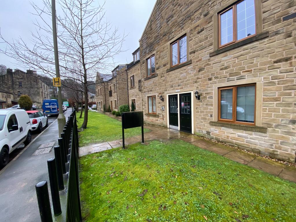 The Lofts 26 Spring Grove, Hebden Bridge, HX7 2 bed ground floor flat £575 pcm (£133 pw)