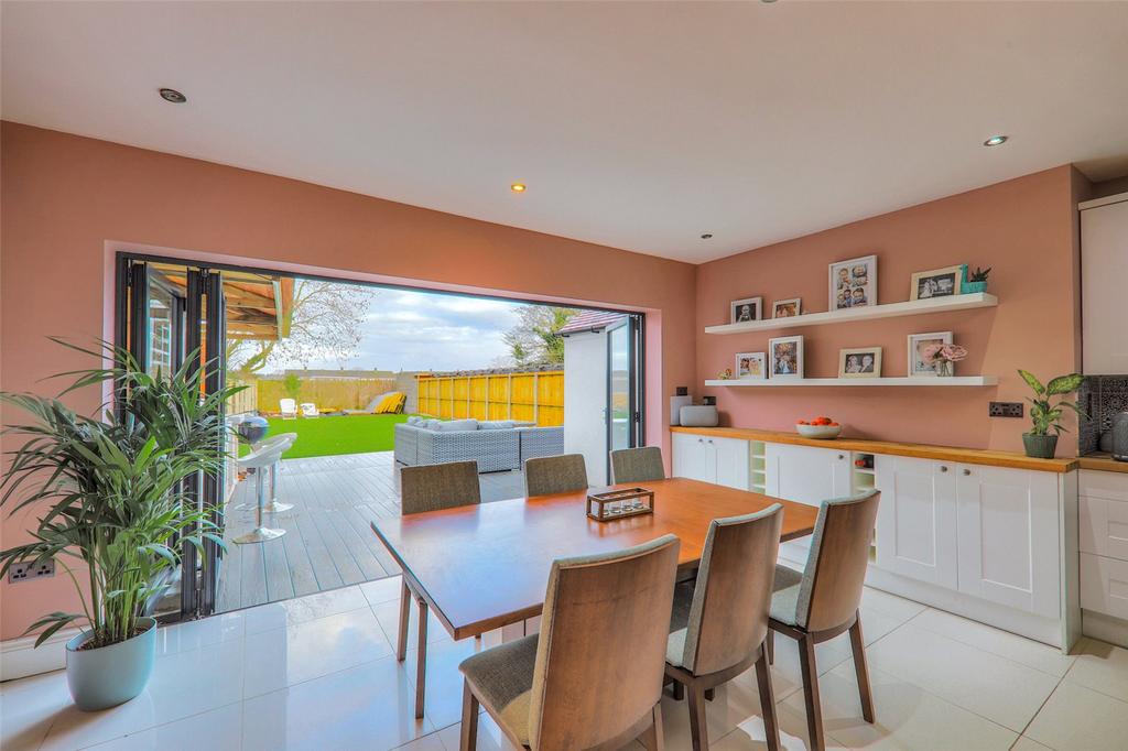 Carr Lane, Willerby, Hull, HU10 4 bed semidetached house £330,000