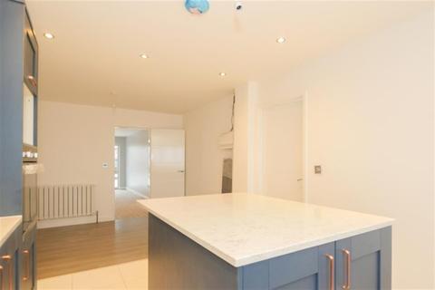 53 Tyersal Close, Bradford, BD4 8HE
