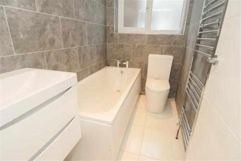 53 Tyersal Close, Bradford, BD4 8HE