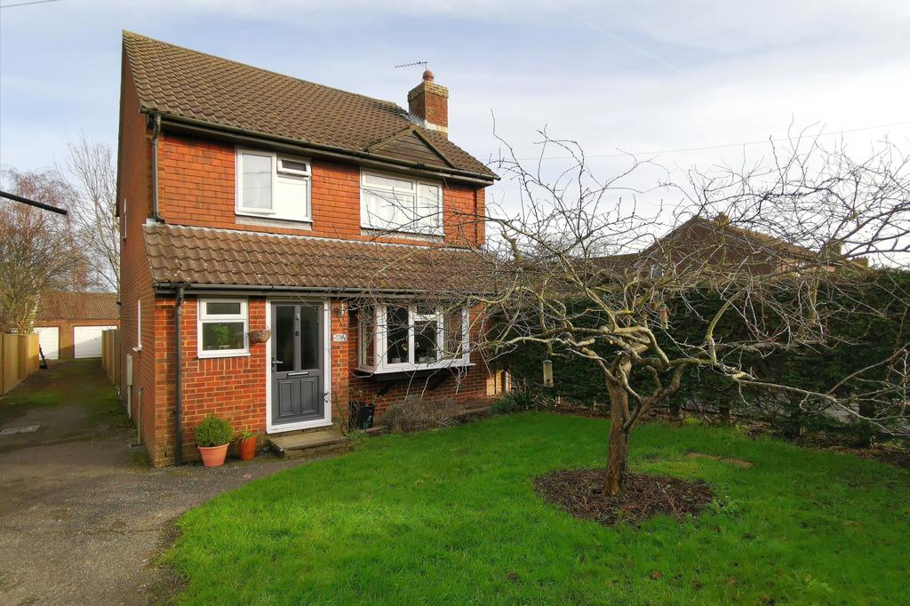Station Road, Hailsham, East Sussex, BN27 3 bed detached house £310,000