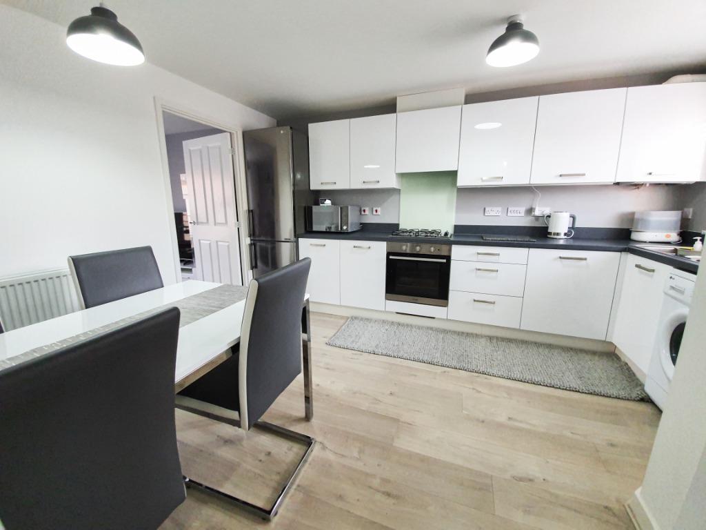 Kitchen &amp; dining room