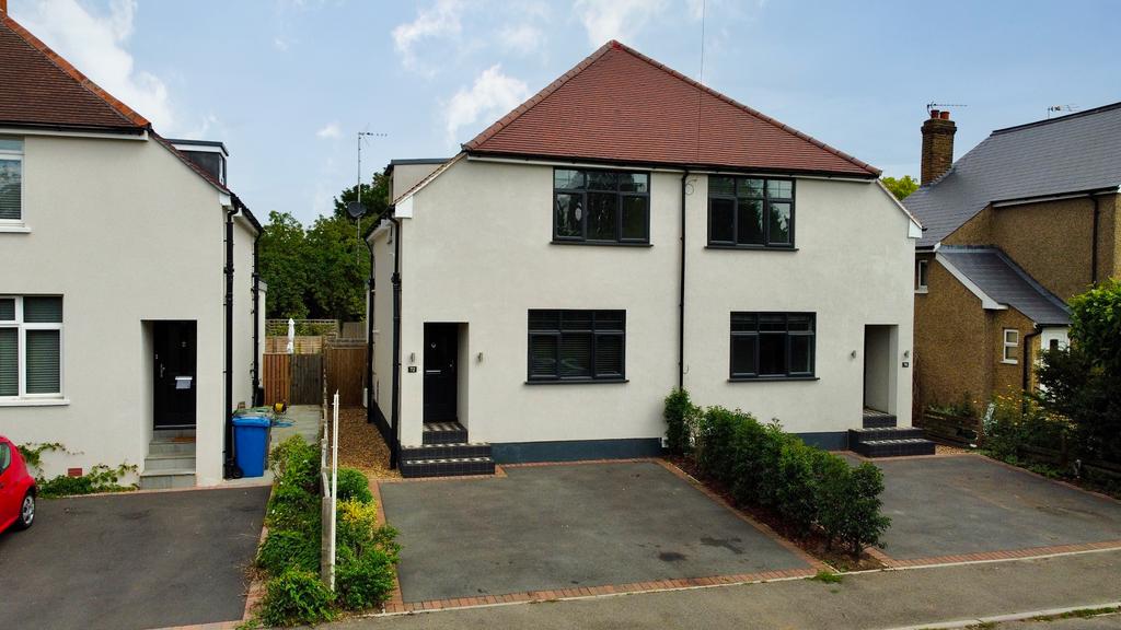 Blackamoor Lane MAIDENHEAD Berkshire 3 bed semidetached house £2,250