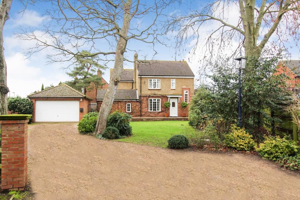 Owlswood House, Oakley Road, Bromham, Bedford 4 bed detached house £