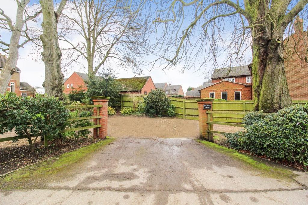 Owlswood House, Oakley Road, Bromham, Bedford 4 bed detached house £