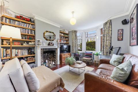 17 Shirley Gardens, London, W7 3PT