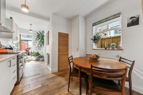 17 Shirley Gardens, London, W7 3PT