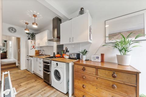 17 Shirley Gardens, London, W7 3PT