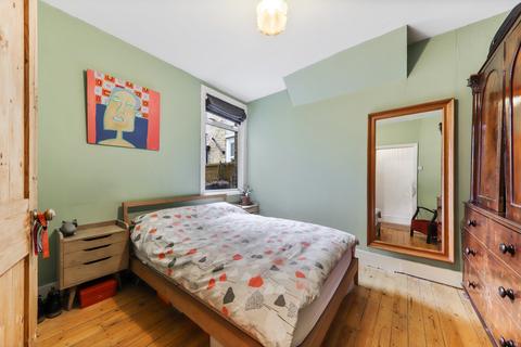 17 Shirley Gardens, London, W7 3PT