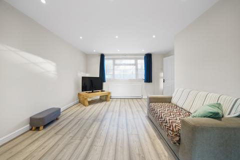 2 Chesterton Close, Greenford, UB6 9TE