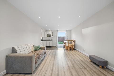 2 Chesterton Close, Greenford, UB6 9TE