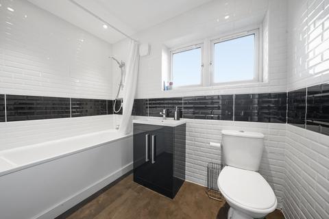 2 Chesterton Close, Greenford, UB6 9TE