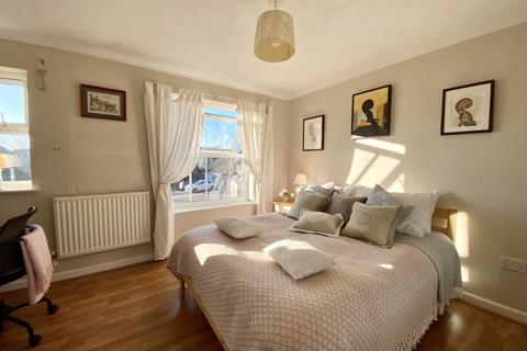 12 Ward Gardens, Harold Wood, Romford, RM3 0WX