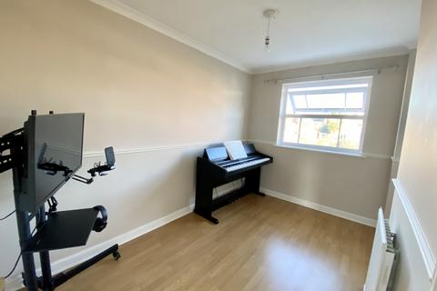 12 Ward Gardens, Harold Wood, Romford, RM3 0WX