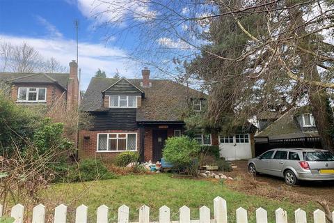 Elm Lodge Wellington Hill, Loughton, IG10 4AG