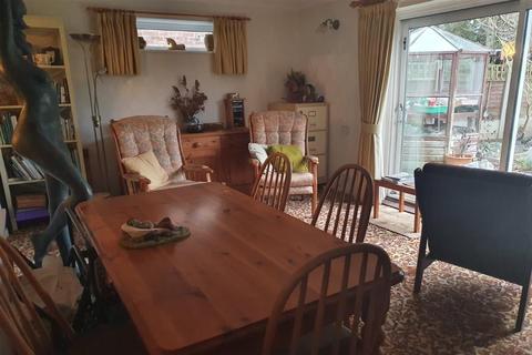 Elm Lodge Wellington Hill, Loughton, IG10 4AG