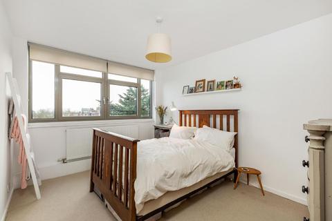 36 Holly Tree Close, London, SW19 6EA