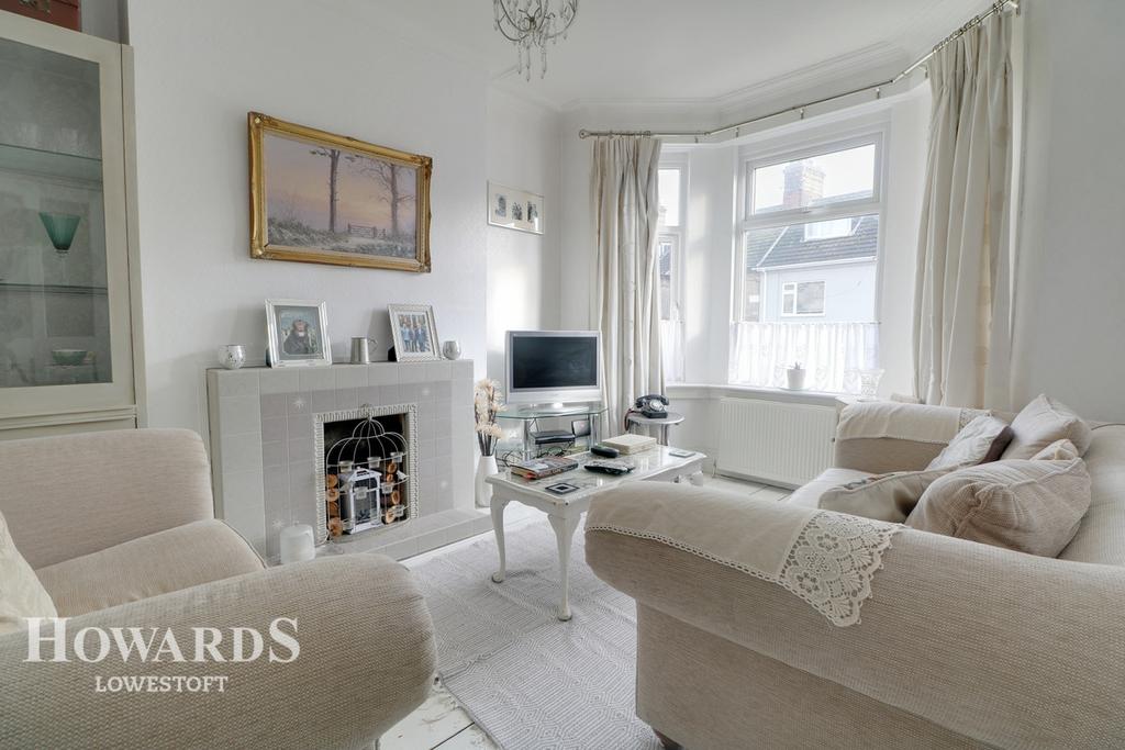 Rotterdam Road, Lowestoft 2 bed terraced house £120,000