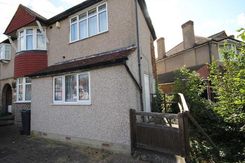 Studio to rent, Shaldon Drive, Morden