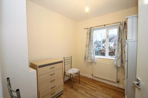 Studio to rent, Shaldon Drive, Morden