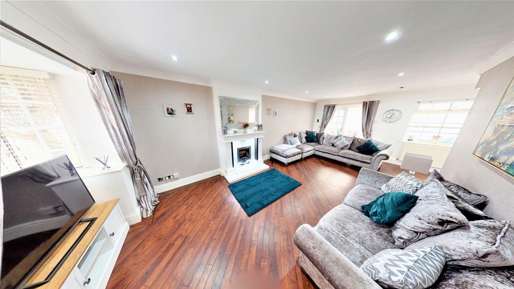 Lounge/Dining Room