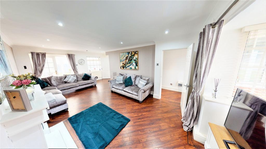 Lounge/Dining Room
