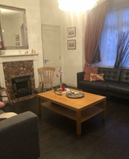 5 bedroom house share to rent - Massive Room with Double Bed and Single Bunk Bed to Rent in Purley CR8. Couples Accepted.