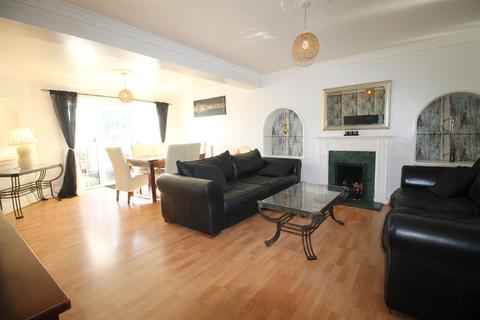 47 Birch Close, Romford, RM7 8ES