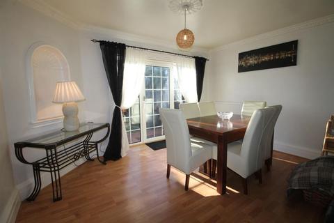 47 Birch Close, Romford, RM7 8ES