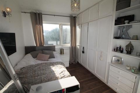 47 Birch Close, Romford, RM7 8ES