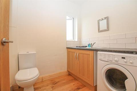 24 Kelcliffe Avenue, Guiseley, Leeds, LS20 9EW