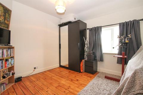 24 Kelcliffe Avenue, Guiseley, Leeds, LS20 9EW