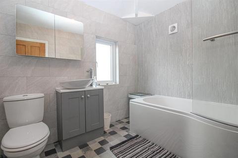 24 Kelcliffe Avenue, Guiseley, Leeds, LS20 9EW