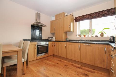 24 Kelcliffe Avenue, Guiseley, Leeds, LS20 9EW