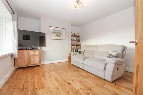 24 Kelcliffe Avenue, Guiseley, Leeds, LS20 9EW