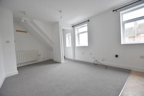 1 bedroom duplex to rent, Harwoods Road, West Watford, WD18