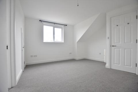 1 bedroom duplex to rent, Harwoods Road, West Watford, WD18