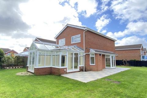 4 bedroom detached house to rent, King George Court, Derwen Fawr, Mumbles, Swansea, SA2