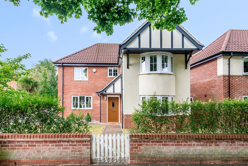 Thunder Lane, Thorpe St Andrew, NR7 4 bed detached house £465,000