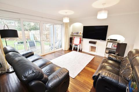 13 Turnberry Way, Orpington, BR6 8DR