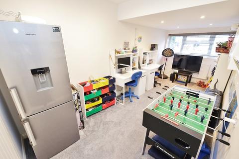 13 Turnberry Way, Orpington, BR6 8DR