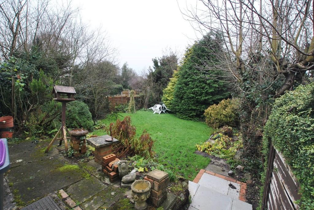 Barnfield Crescent, Wellington, Telford, TF1 2EU. 3 bed detached