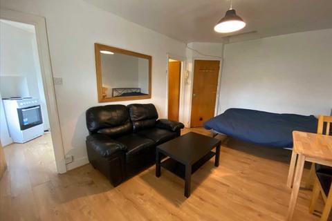 Studio to rent, Argyle Road, West Ealing