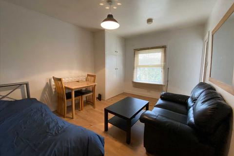 Studio to rent, Argyle Road, West Ealing